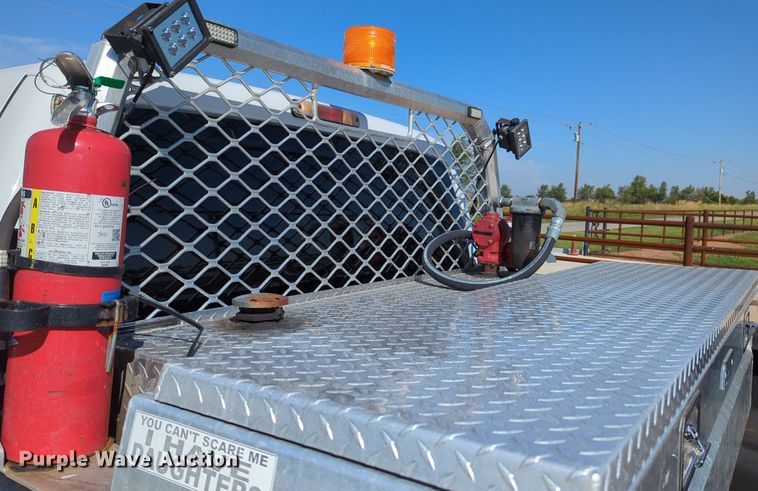 image for item MX9421 2016 Ford F250 Super Duty  Crew Cab pickup truck