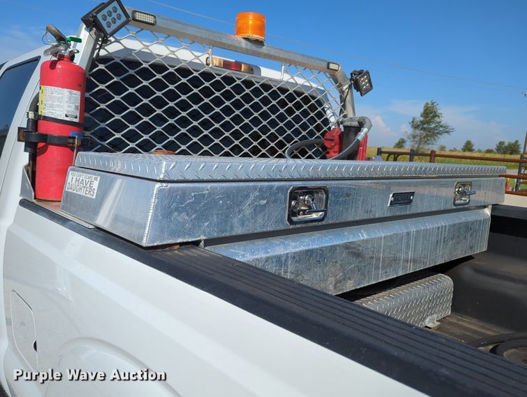 image for item MX9421 2016 Ford F250 Super Duty  Crew Cab pickup truck