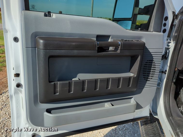 image for item MX9421 2016 Ford F250 Super Duty  Crew Cab pickup truck