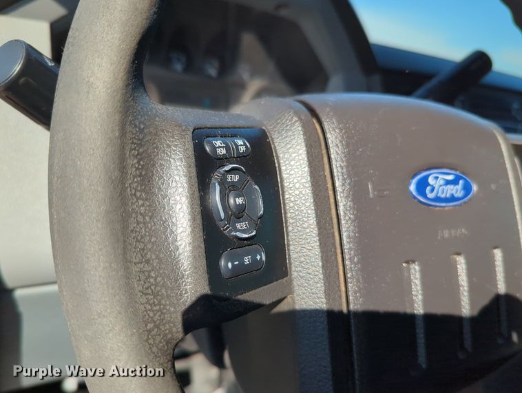 image for item MX9421 2016 Ford F250 Super Duty  Crew Cab pickup truck