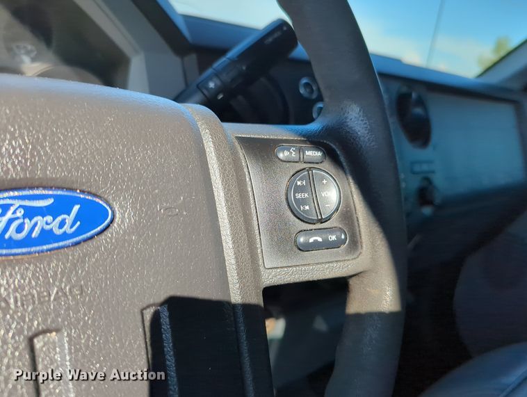 image for item MX9421 2016 Ford F250 Super Duty  Crew Cab pickup truck