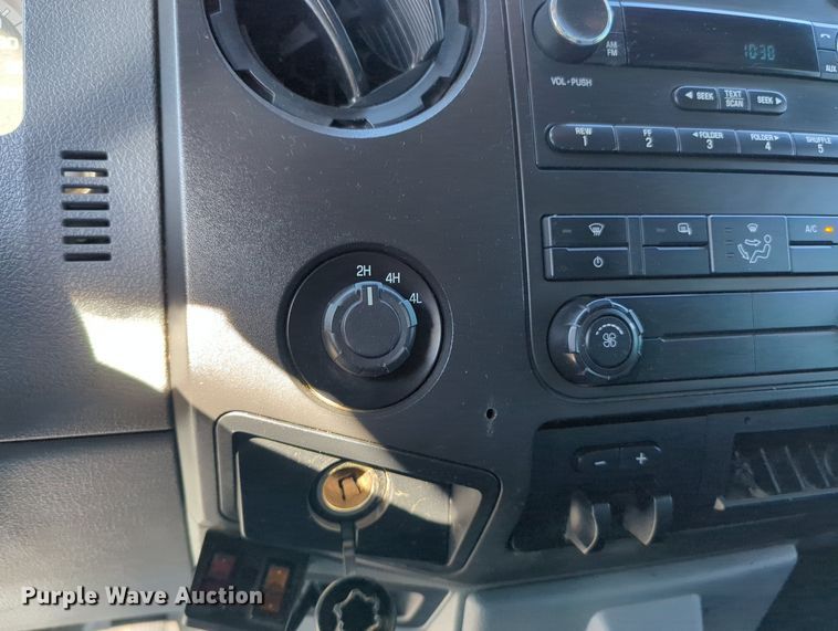 image for item MX9421 2016 Ford F250 Super Duty  Crew Cab pickup truck