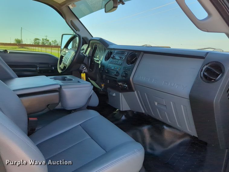 image for item MX9421 2016 Ford F250 Super Duty  Crew Cab pickup truck