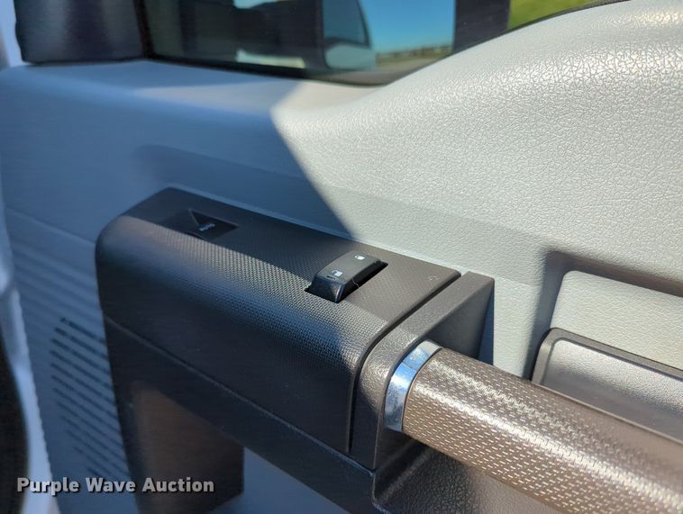 image for item MX9421 2016 Ford F250 Super Duty  Crew Cab pickup truck