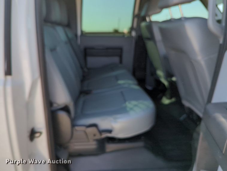 image for item MX9421 2016 Ford F250 Super Duty  Crew Cab pickup truck