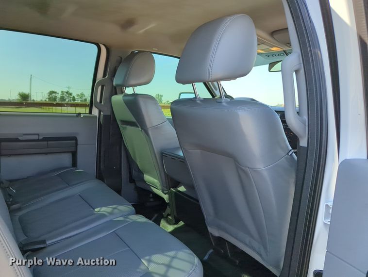 image for item MX9421 2016 Ford F250 Super Duty  Crew Cab pickup truck