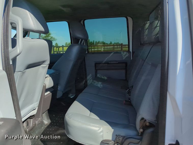 image for item MX9421 2016 Ford F250 Super Duty  Crew Cab pickup truck