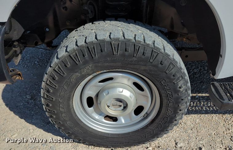 image for item MX9421 2016 Ford F250 Super Duty  Crew Cab pickup truck