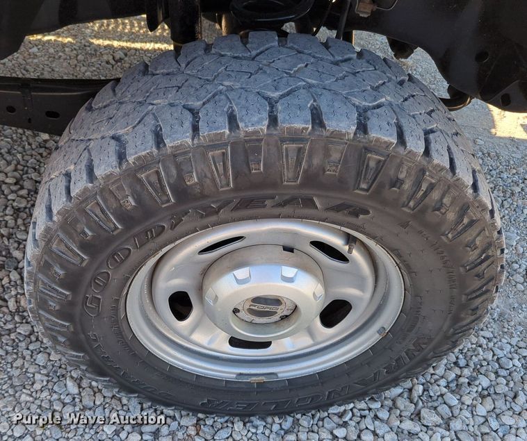 image for item MX9421 2016 Ford F250 Super Duty  Crew Cab pickup truck