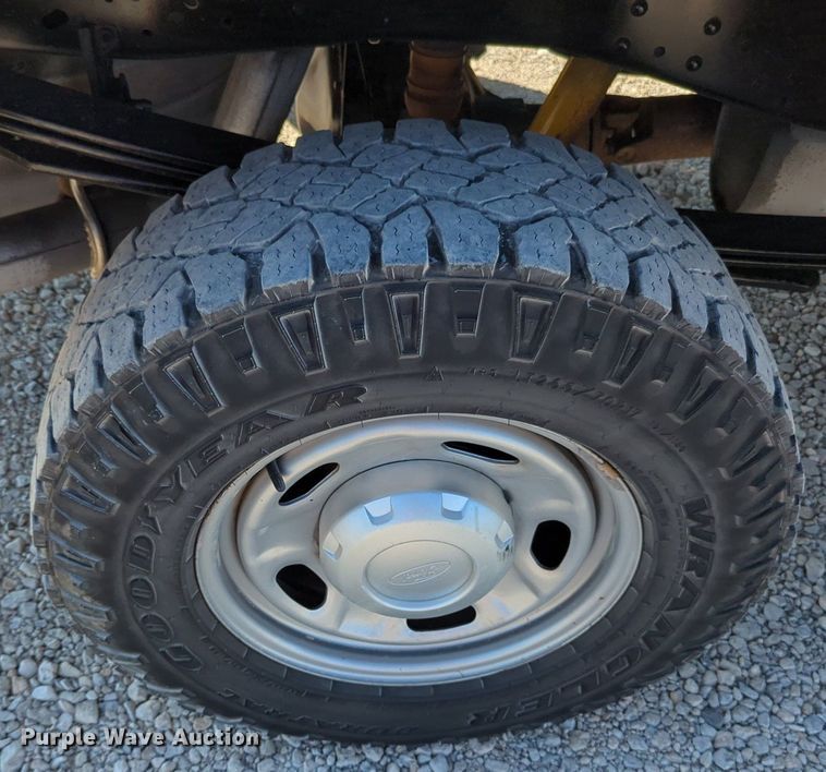 image for item MX9421 2016 Ford F250 Super Duty  Crew Cab pickup truck