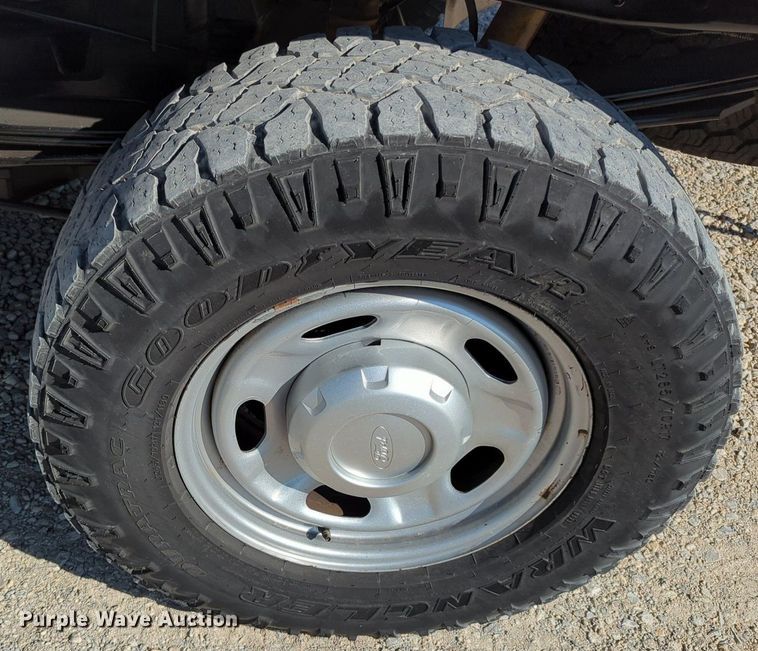 image for item MX9421 2016 Ford F250 Super Duty  Crew Cab pickup truck