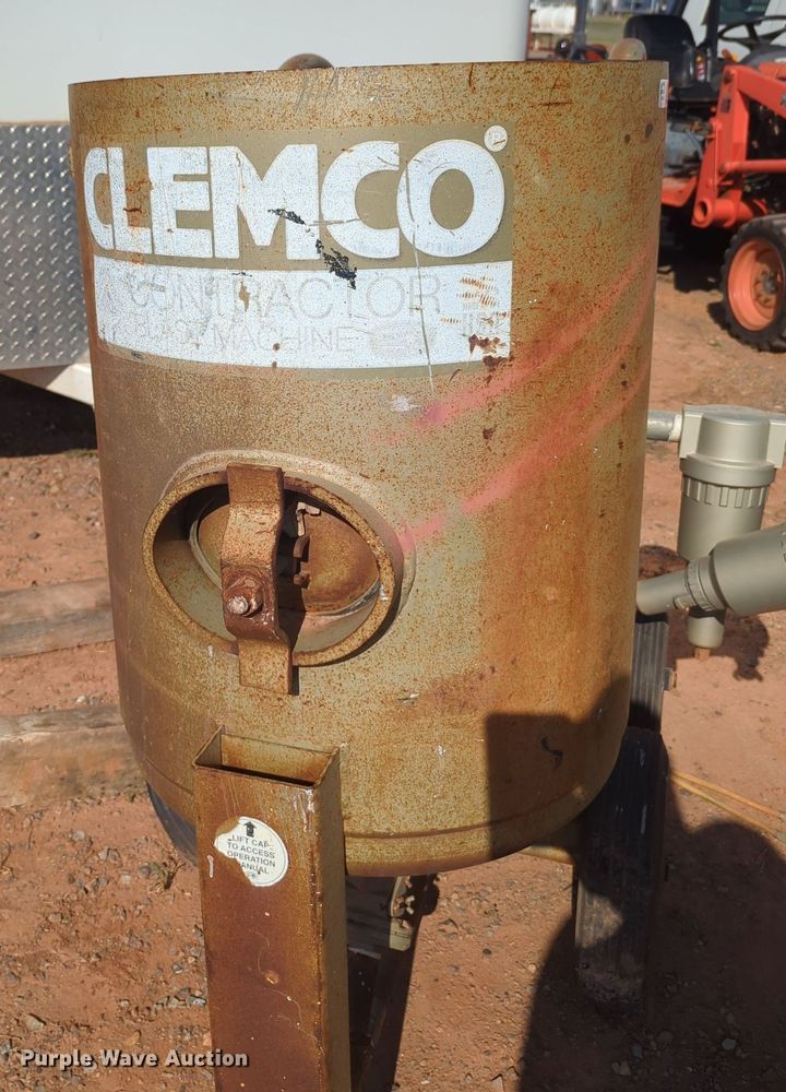 image for item MX9435 2013 Clemco 2024  sand blasting pot