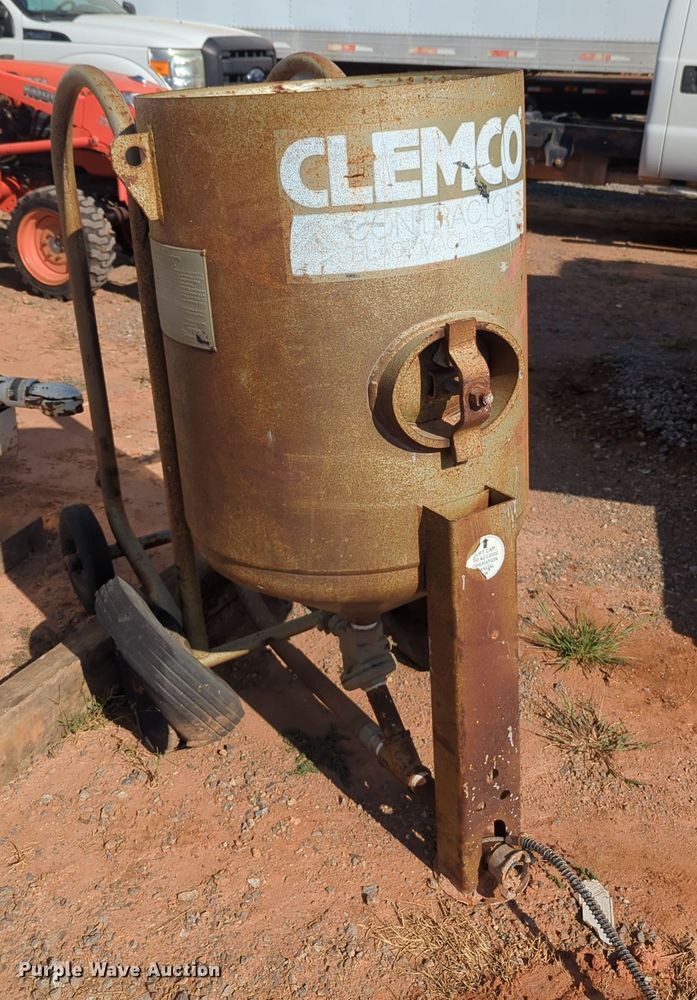 image for item MX9435 2013 Clemco 2024  sand blasting pot
