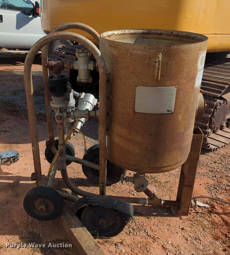 image for item MX9435 2013 Clemco 2024  sand blasting pot