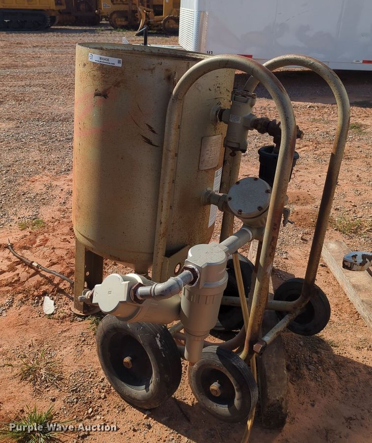 image for item MX9435 2013 Clemco 2024  sand blasting pot
