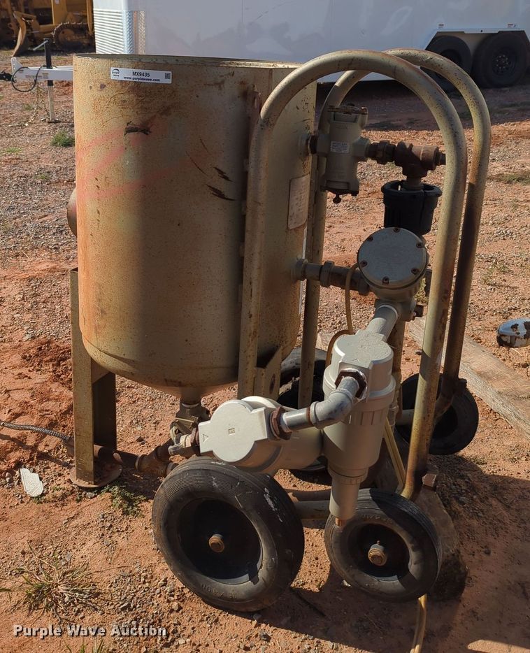 image for item MX9435 2013 Clemco 2024  sand blasting pot