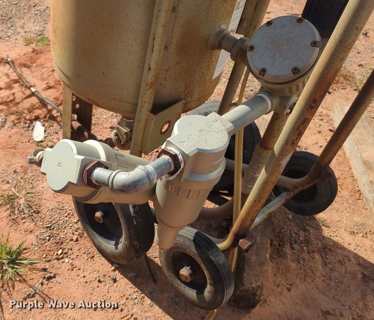 image for item MX9435 2013 Clemco 2024  sand blasting pot