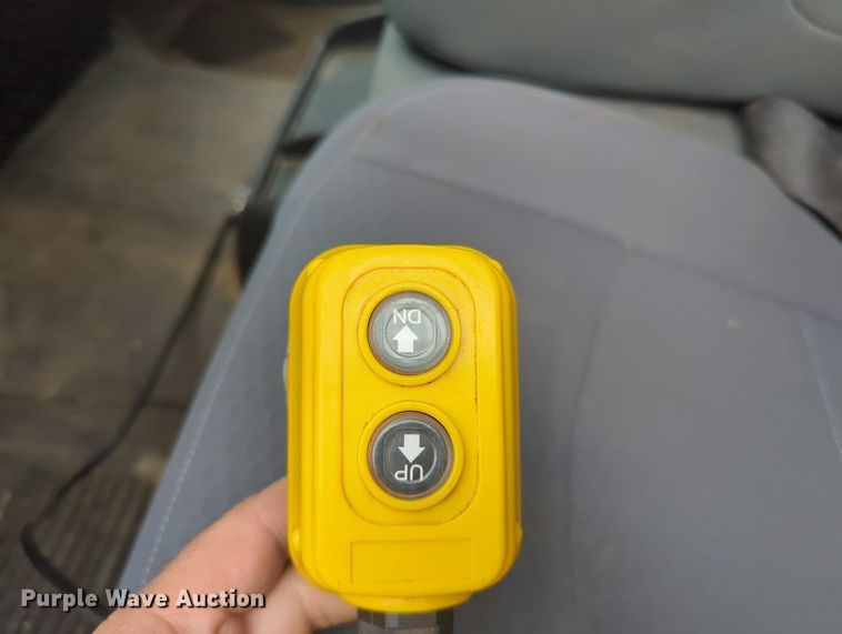 image for item MX9451 2013 Dodge Ram 2500  Crew Cab bale bed pickup truck