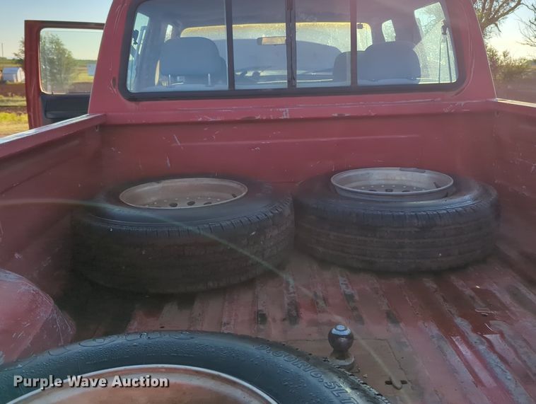 image for item MX9453 1993 Ford F350  Crew Cab pickup truck