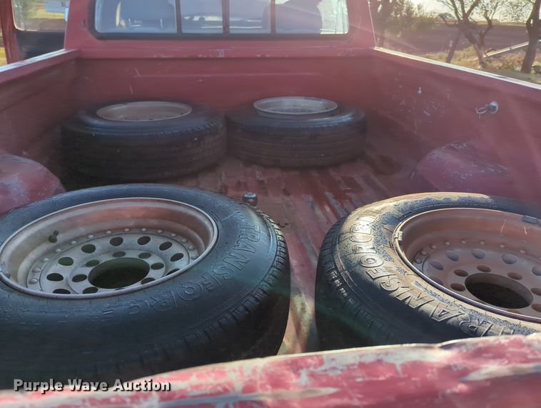 image for item MX9453 1993 Ford F350  Crew Cab pickup truck