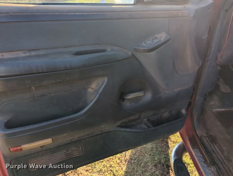 image for item MX9453 1993 Ford F350  Crew Cab pickup truck