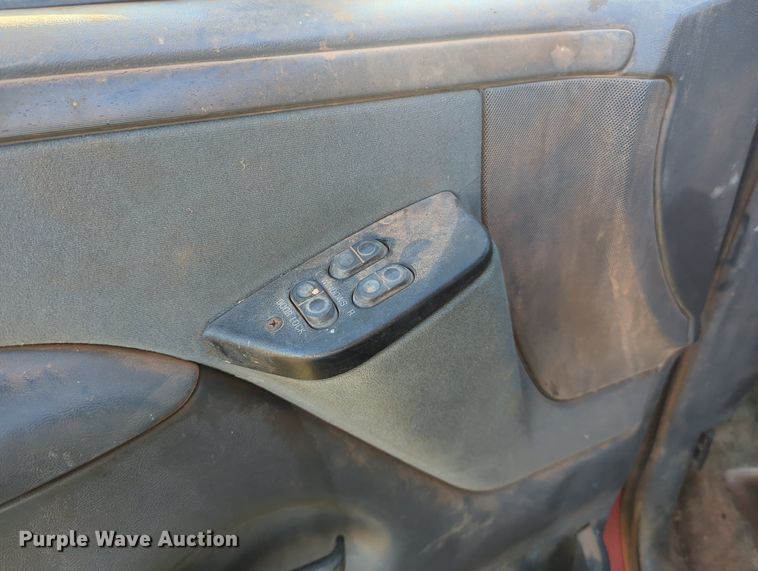 image for item MX9453 1993 Ford F350  Crew Cab pickup truck