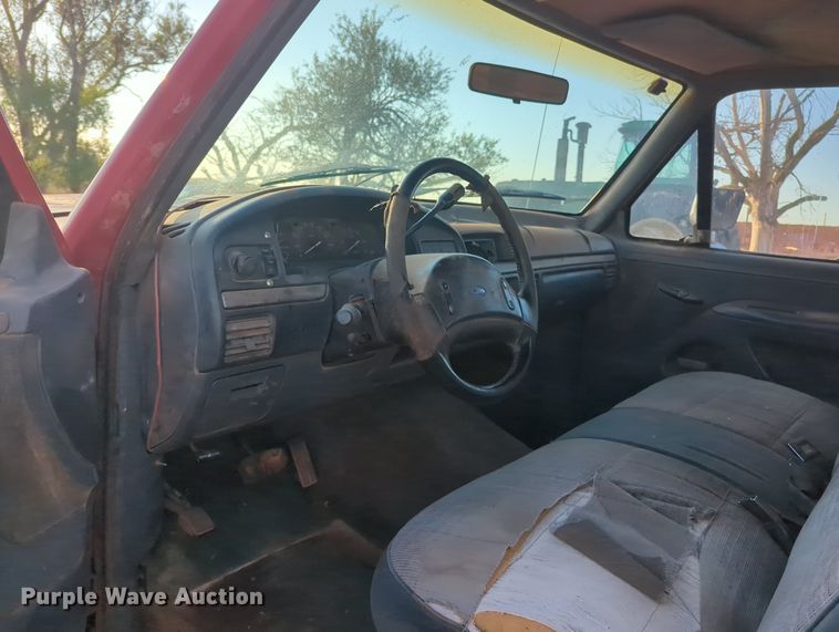 image for item MX9453 1993 Ford F350  Crew Cab pickup truck