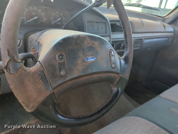 image for item MX9453 1993 Ford F350  Crew Cab pickup truck