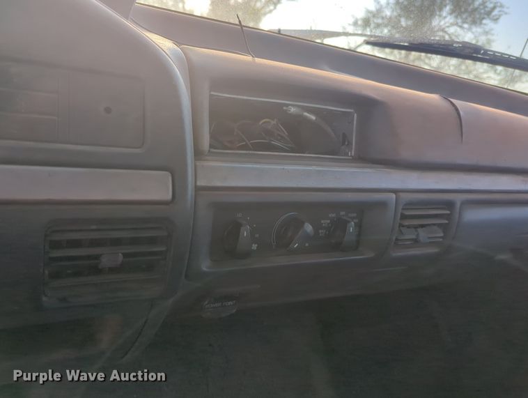 image for item MX9453 1993 Ford F350  Crew Cab pickup truck