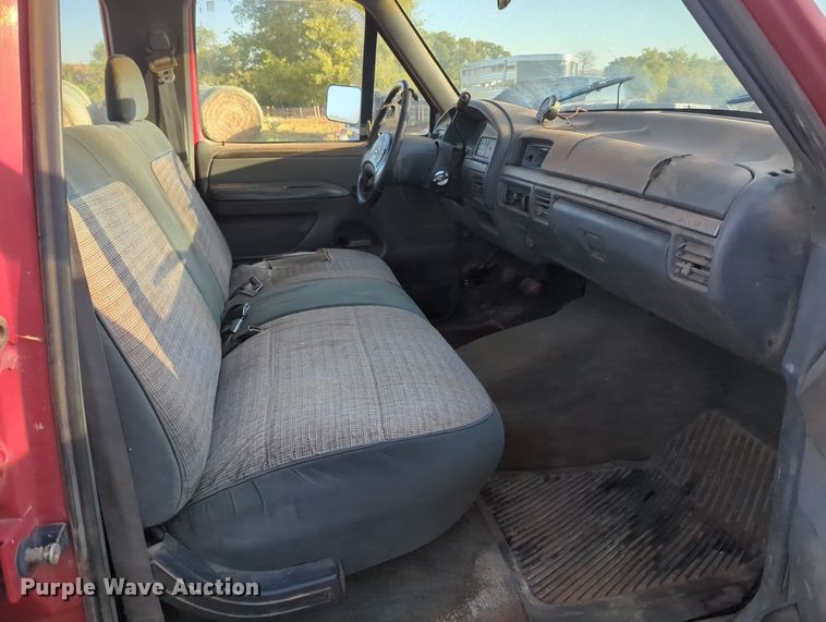 image for item MX9453 1993 Ford F350  Crew Cab pickup truck