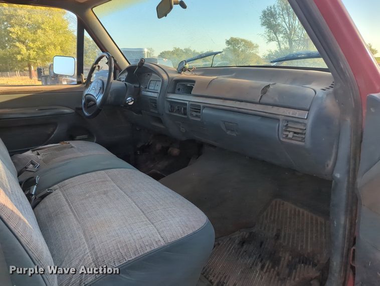 image for item MX9453 1993 Ford F350  Crew Cab pickup truck