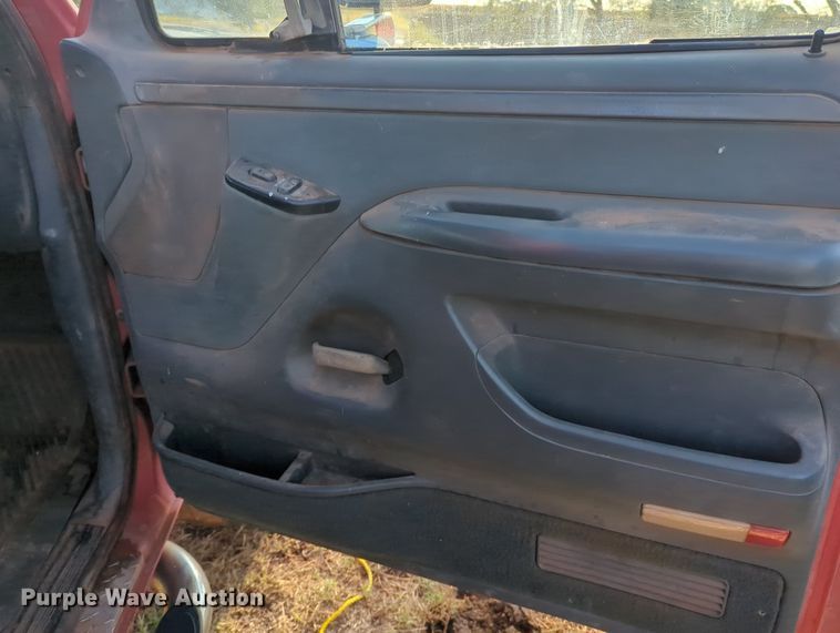 image for item MX9453 1993 Ford F350  Crew Cab pickup truck