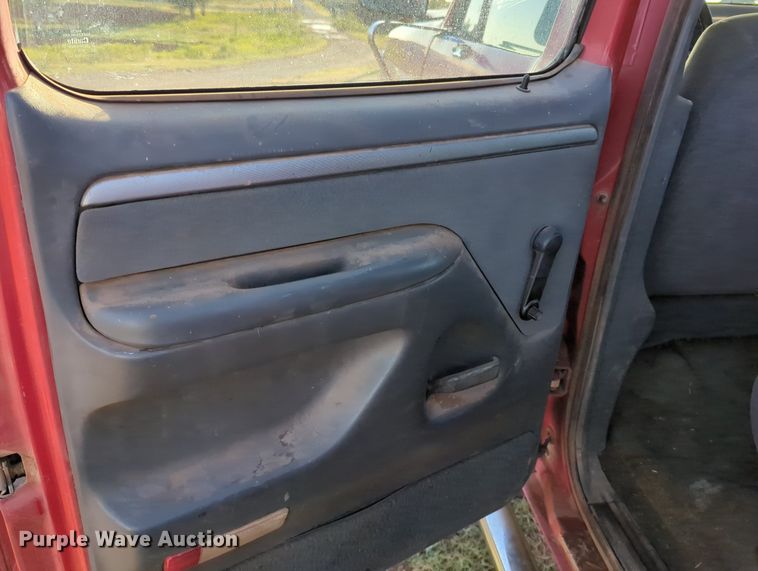 image for item MX9453 1993 Ford F350  Crew Cab pickup truck