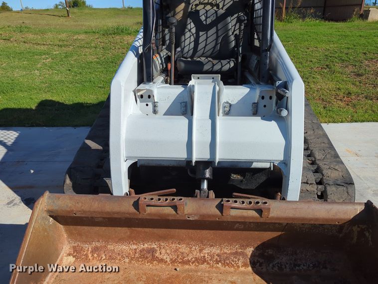 image for item MX9489 2000 Bobcat 864  tracked skid steer loader