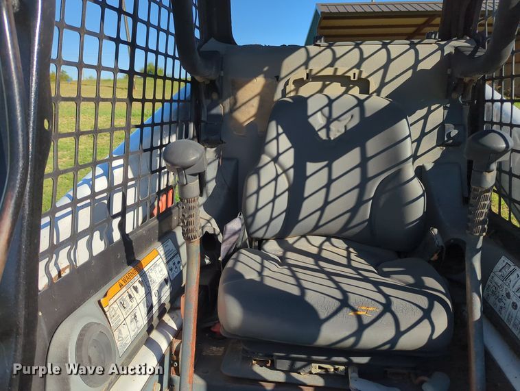 image for item MX9489 2000 Bobcat 864  tracked skid steer loader