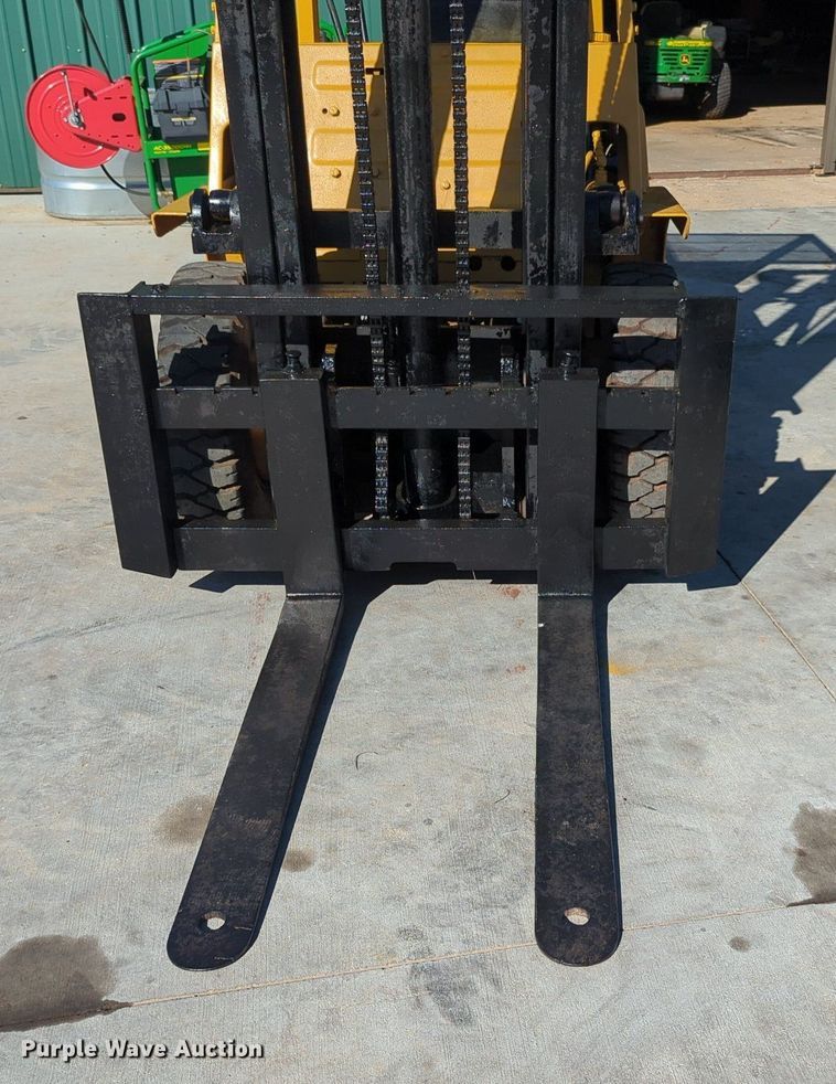 image for item MX9490 Komatsu FG20  forklift