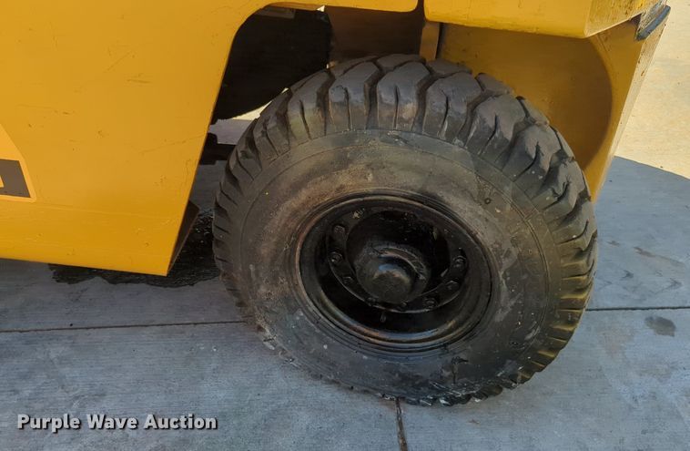 image for item MX9490 Komatsu FG20  forklift