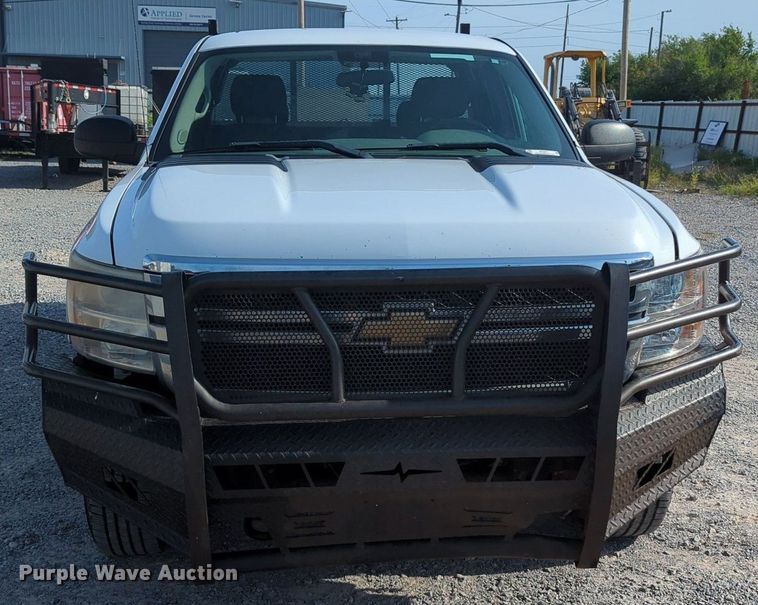 image for item MY9871 2011 Chevrolet 2500HD  Ext. Cab flatbed pickup truck