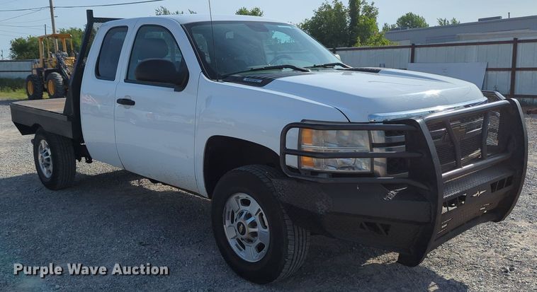 image for item MY9871 2011 Chevrolet 2500HD  Ext. Cab flatbed pickup truck