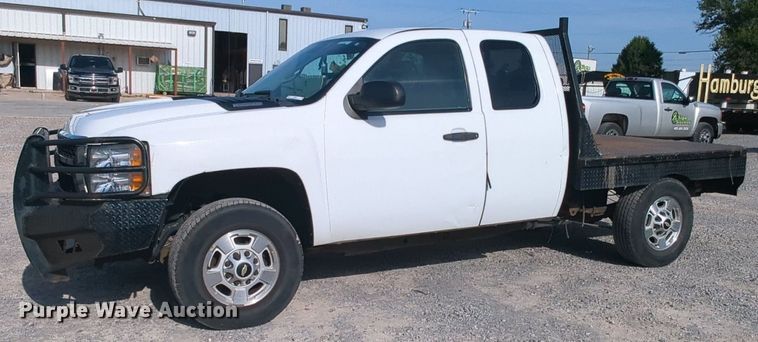 image for item MY9871 2011 Chevrolet 2500HD  Ext. Cab flatbed pickup truck