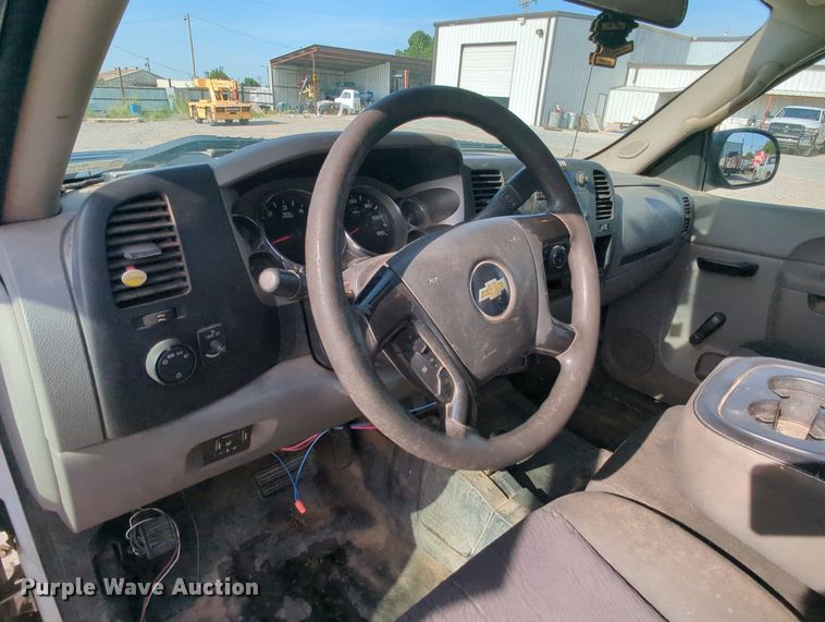 image for item MY9871 2011 Chevrolet 2500HD  Ext. Cab flatbed pickup truck