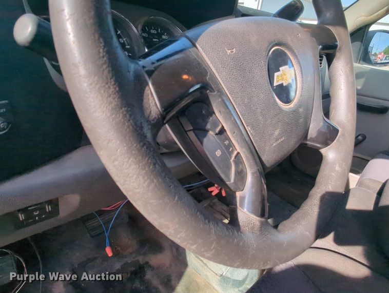 image for item MY9871 2011 Chevrolet 2500HD  Ext. Cab flatbed pickup truck