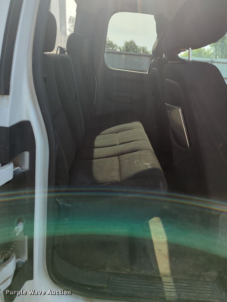 image for item MY9871 2011 Chevrolet 2500HD  Ext. Cab flatbed pickup truck