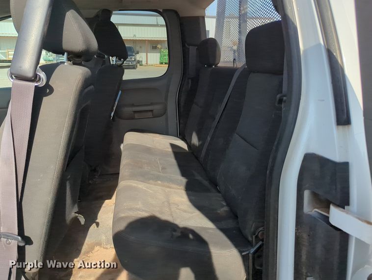 image for item MY9871 2011 Chevrolet 2500HD  Ext. Cab flatbed pickup truck