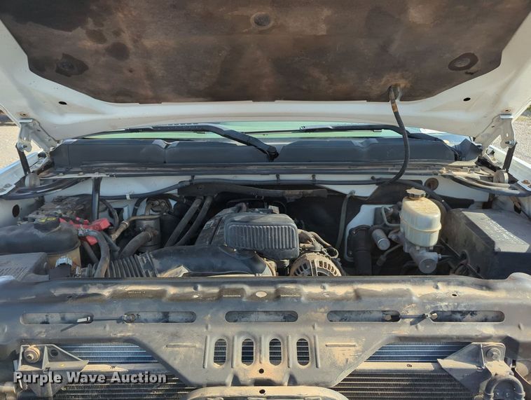 image for item MY9871 2011 Chevrolet 2500HD  Ext. Cab flatbed pickup truck