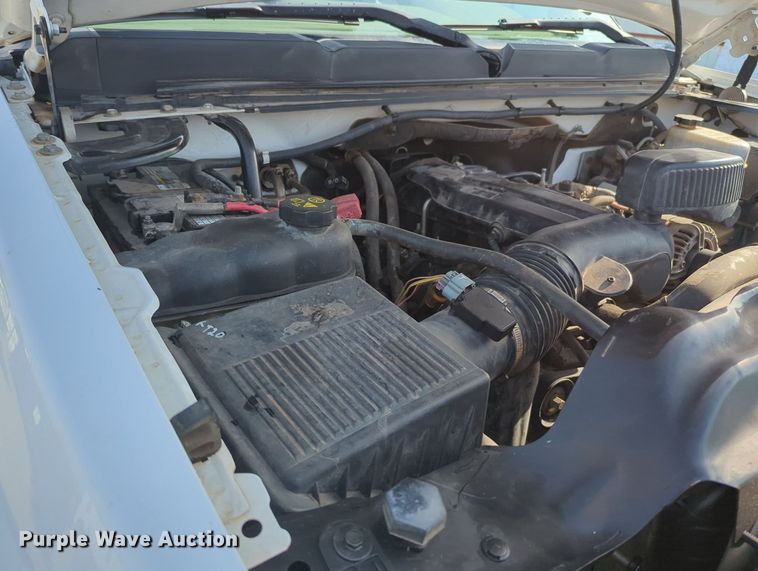 image for item MY9871 2011 Chevrolet 2500HD  Ext. Cab flatbed pickup truck