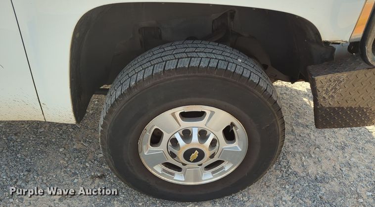 image for item MY9871 2011 Chevrolet 2500HD  Ext. Cab flatbed pickup truck