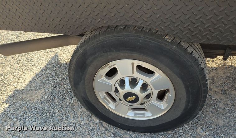 image for item MY9871 2011 Chevrolet 2500HD  Ext. Cab flatbed pickup truck