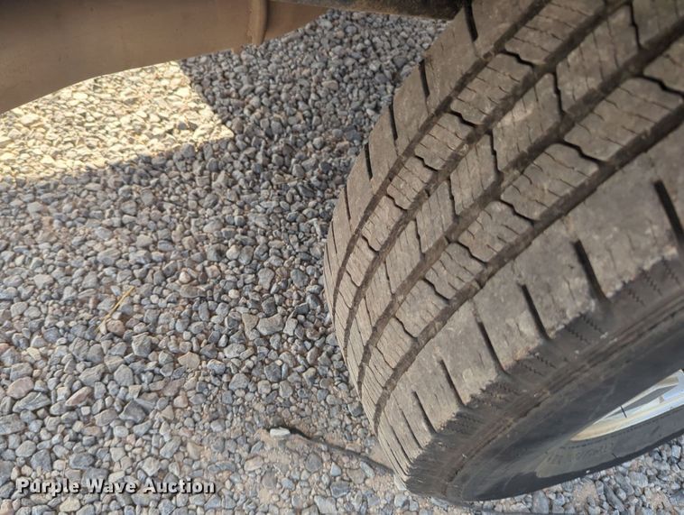 image for item MY9871 2011 Chevrolet 2500HD  Ext. Cab flatbed pickup truck