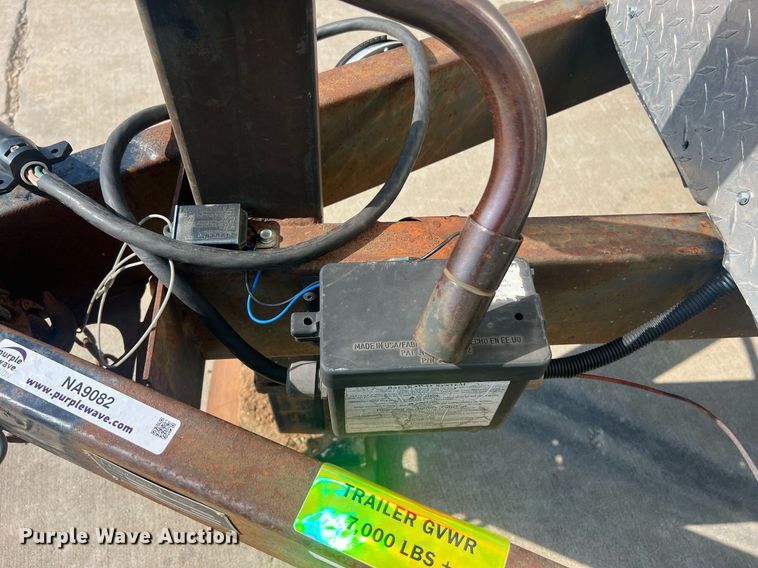 image for item NA9082 2004 Haulmark TH85X20WT2  enclosed cargo trailer